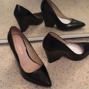 Woman’s shoes pumps